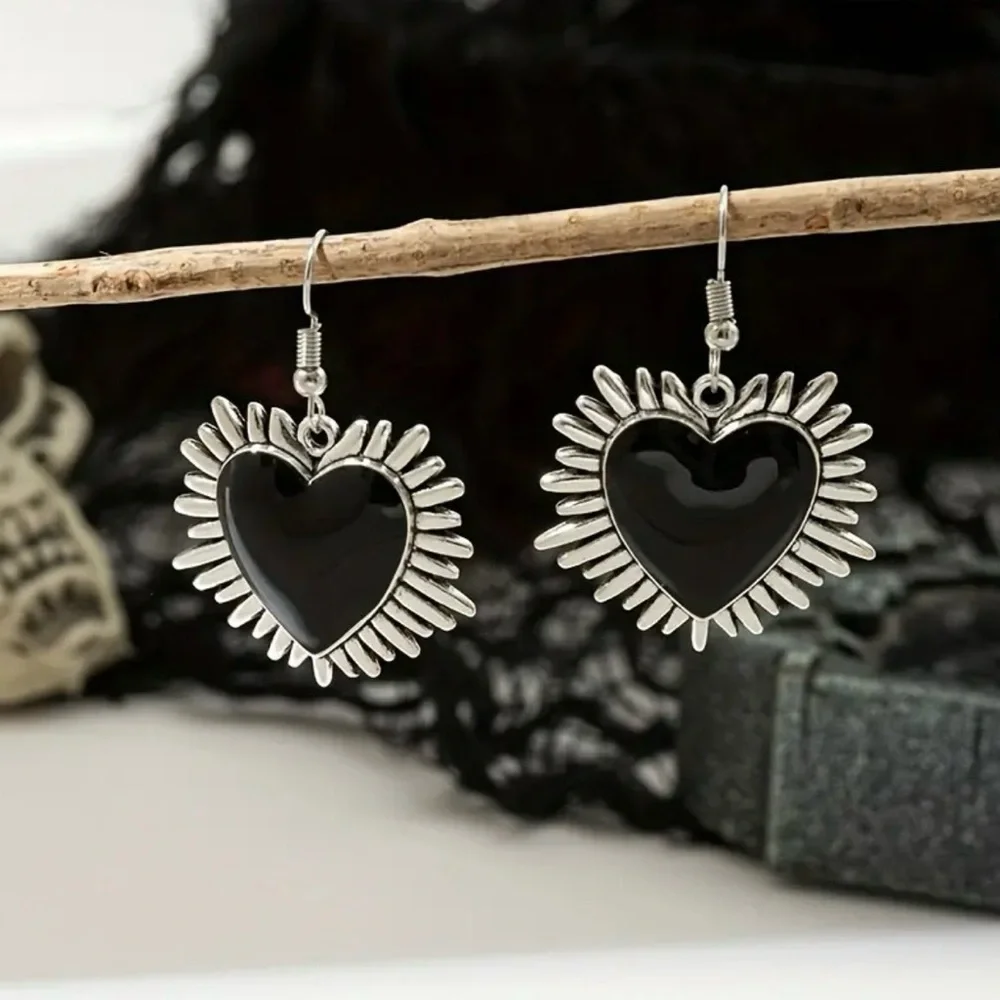 ✨ModCloth Morven Black Silver Heart Earrings